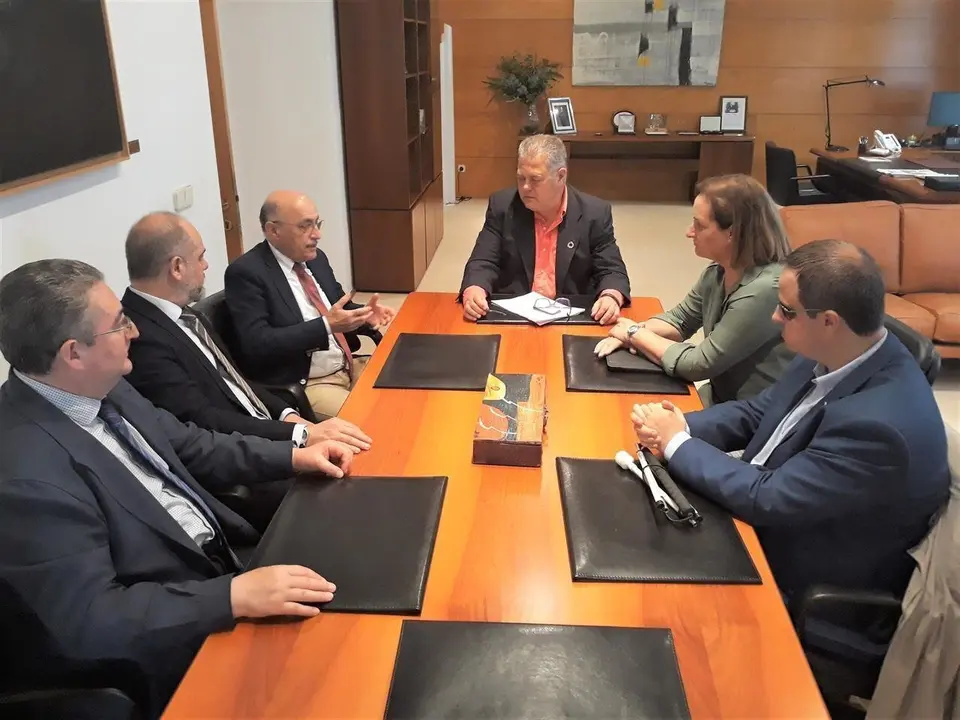 El presidente del Parlamento, Joaqu&iacute;n G&oacute;mez, se re&uacute;ne con CERMI