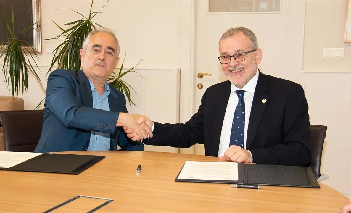 El rector de la Universidad de Cantabria (UC), &Aacute;ngel Pazos Carro, y el presidente de la Asociaci&oacute;n Mensa Espa&ntilde;a (MENSA), Carlos Cejudo Boneu, suscriben el convenio