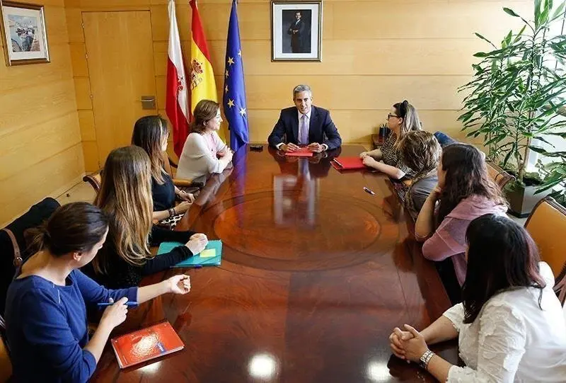 Zuloaga se estrena como vicepresidente de Cantabria reuni&eacute;ndose con colectivos de mujeres