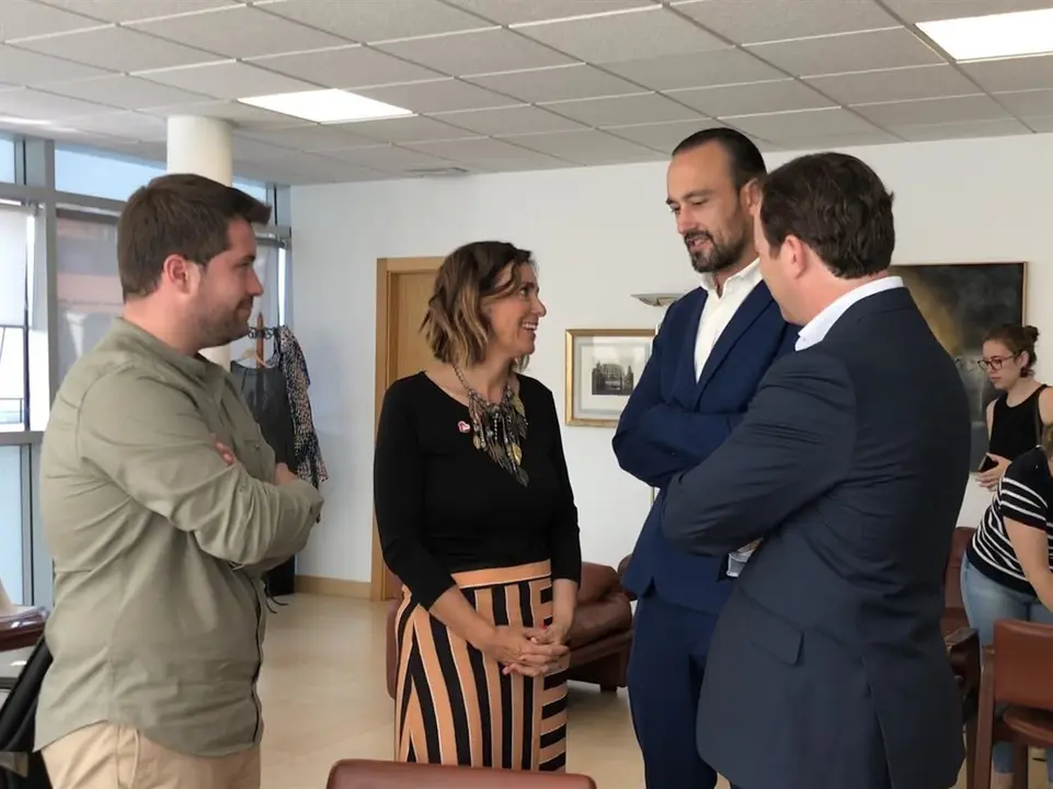 Reuni&oacute;n entre la consejera de Presidencia, Paula Fern&aacute;ndez, y el alcalde de Torrelavega, Javier L&oacute;pez Estrada