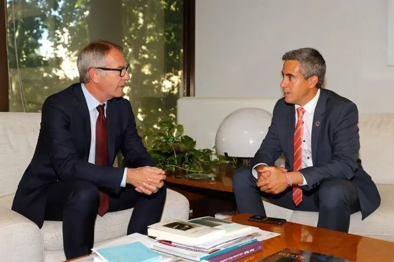 El ministro de Cultura, Jos&eacute; Guirao, y el vicepresidente de Cantabria, Pablo Zuloaga