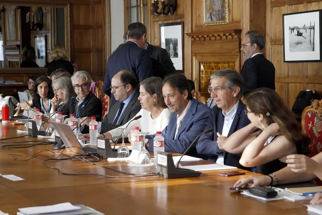 El consejero de Obras P&uacute;blicas, Ordenaci&oacute;n del Territorio y Urbanismo, Jos&eacute; Luis Gochicoa, en el seminario de la UIMP