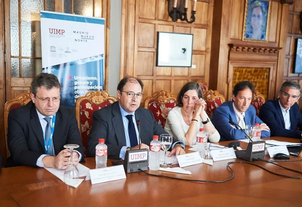 Equipo de DCN  en el curso 'Urbanismo, G&eacute;nero y Participaci&oacute;n: Otras formas de pensar la ciudad'.