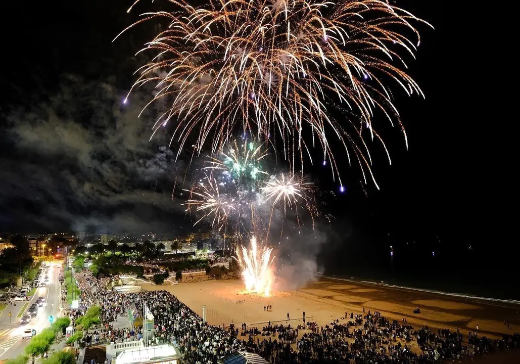 Fuehos artificiales de Ba&ntilde;os de Ola 2018
