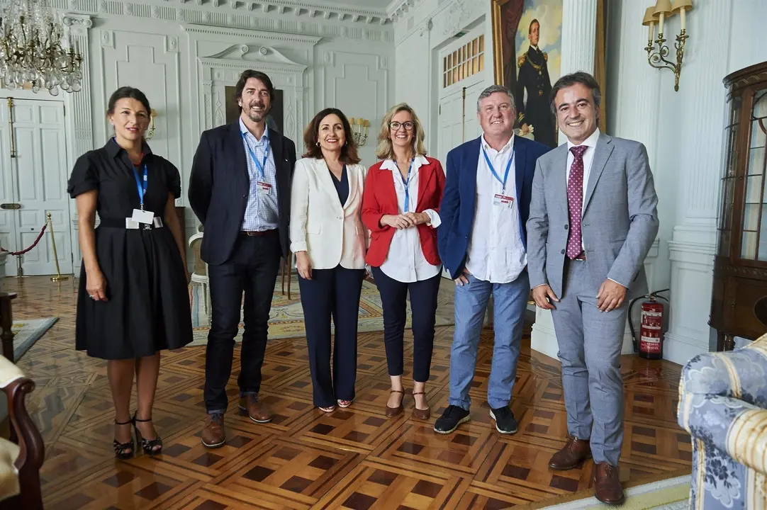 &Iacute;&ntilde;igo Barandiar&aacute;n, Sergio del Campo, Yolanda D&iacute;az, Diego Movell&aacute;n, Merc&eacute; Perea i Conillas y Mar&iacute;a Gloria Redondo