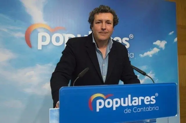 El portavoz del PP en el Parlamento de Cantabria, &Iacute;&ntilde;igo Fern&aacute;ndez