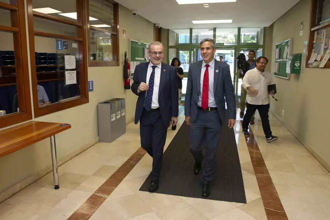 El vicepresidente Pablo Zuloaga y el rector de la UC &Aacute;ngel Pazos