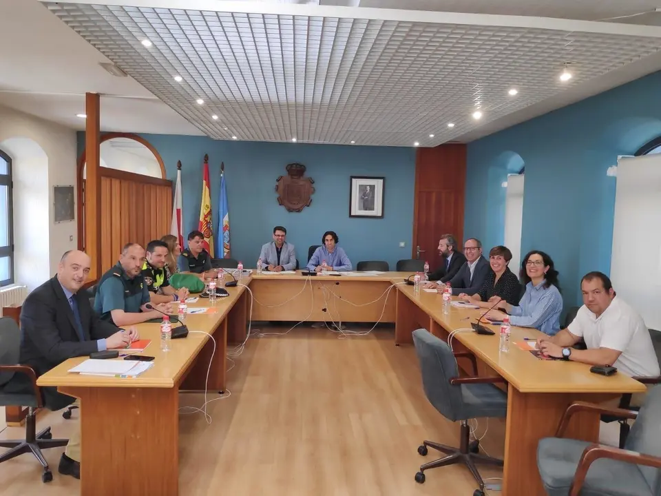 El alcalde de Astillero, Javier Fern&aacute;ndez Sober&oacute;n, acompa&ntilde;ado del concejal de Industria y Desarrollo Local, Vicente Palazuelos, han mantenido una reuni&oacute;n con los responsables de algunas de las principales empresas del pol&iacute;gono de Guarnizo