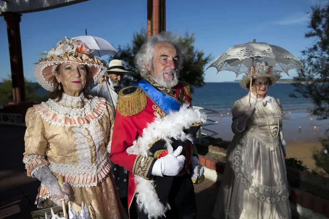 DAVID S. BUSTAMANTE 12/07/2019 SANTANDER/ CANTABRIA Ba&ntilde;os de ola en los Jardines de Piquio
