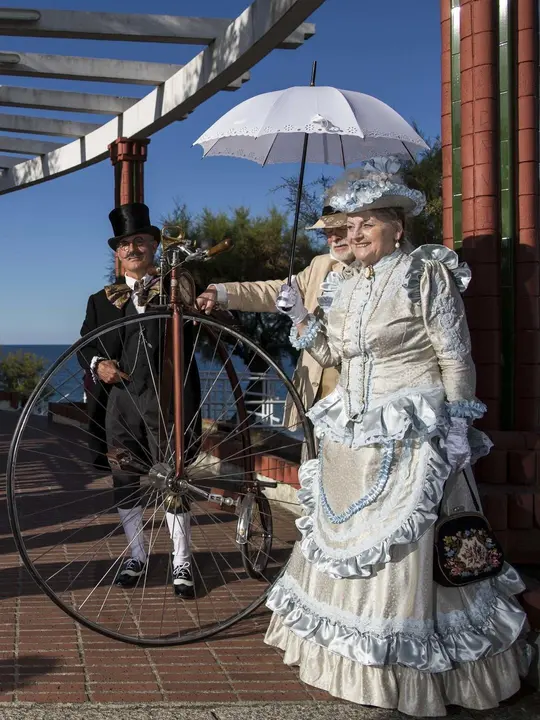 DAVID S. BUSTAMANTE 12/07/2019 SANTANDER/ CANTABRIA Ba&ntilde;os de ola en los Jardines de Piquio