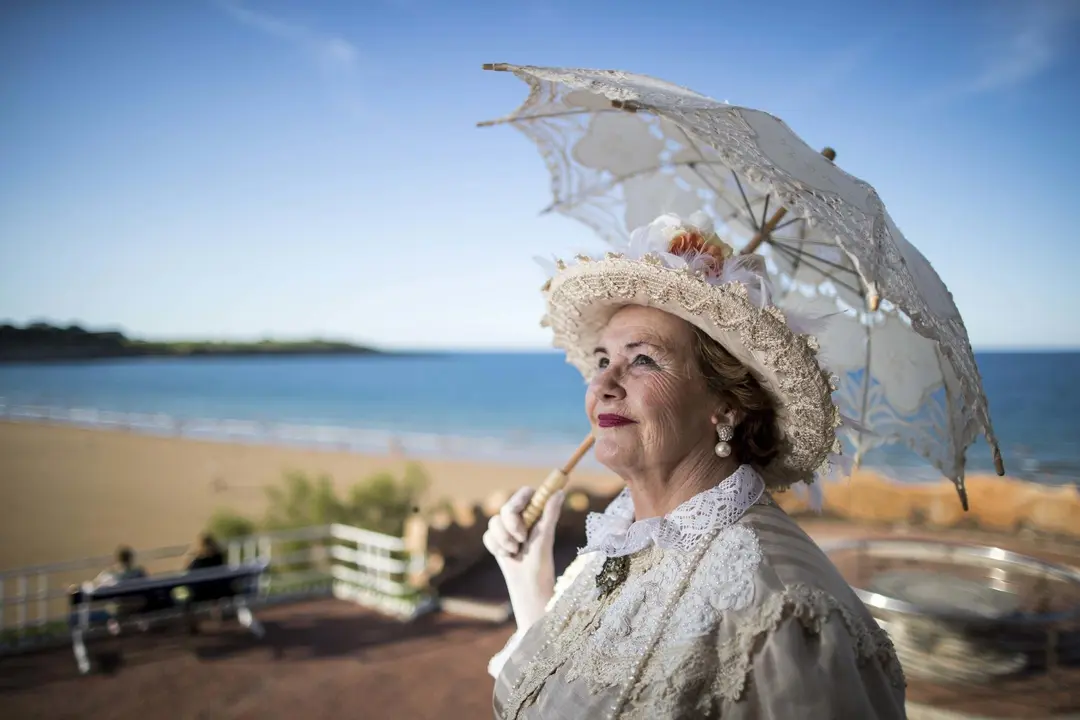 DAVID S. BUSTAMANTE 12/07/2019 SANTANDER/ CANTABRIA Ba&ntilde;os de ola en los Jardines de Piquio