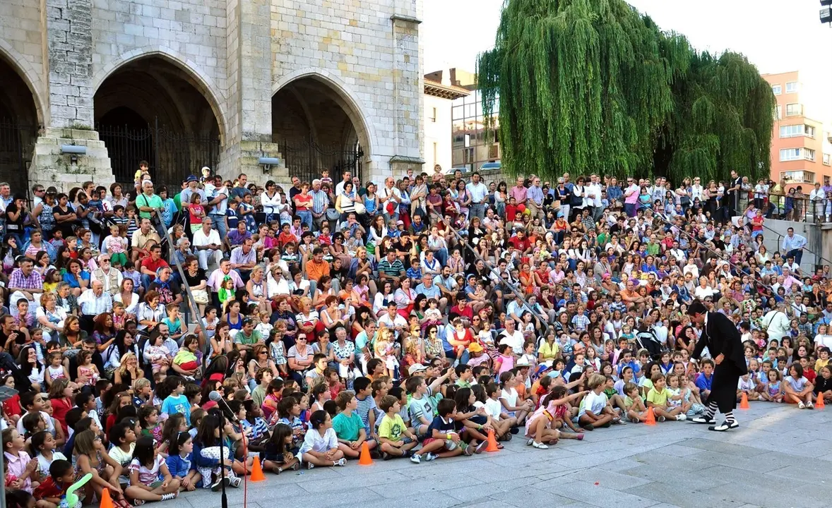 Espect&aacute;culos para toda la familia en la Plaza de las Atarazanas de Santander