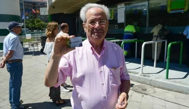 Un abonado del Racing de Santander para la temporada 2019-2020, en el regreso del club verdiblanco a Segunda Divisi&oacute;n