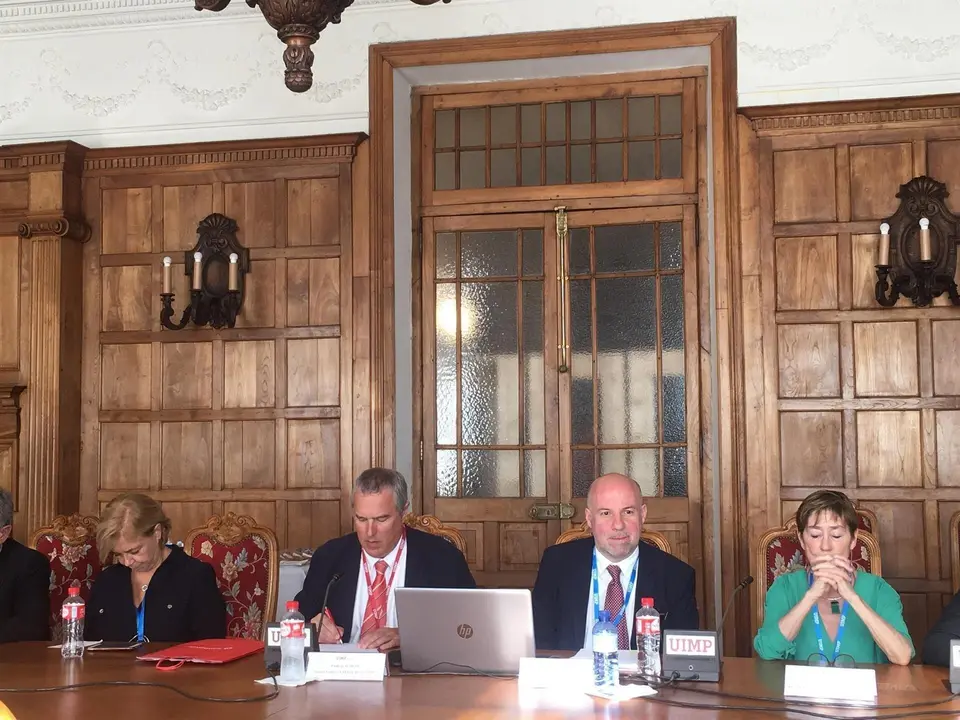 Ana Mar&iacute;a Ferrer y otros ponentes en curso UIMP