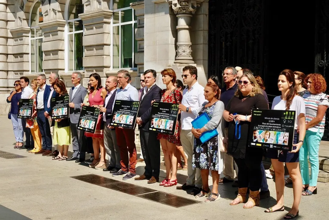Minuto silencio Plaza Ayuntamieto Santander