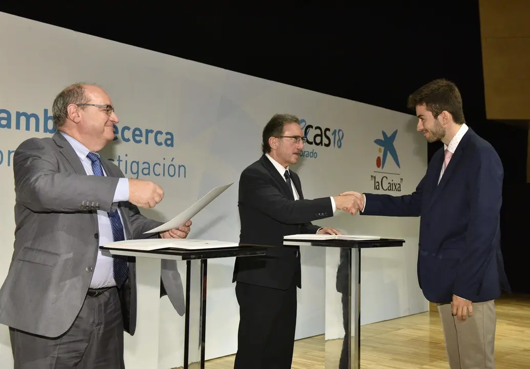 El investigador santanderino, Javier Arg&uuml;ello Luengo, recibe la beca