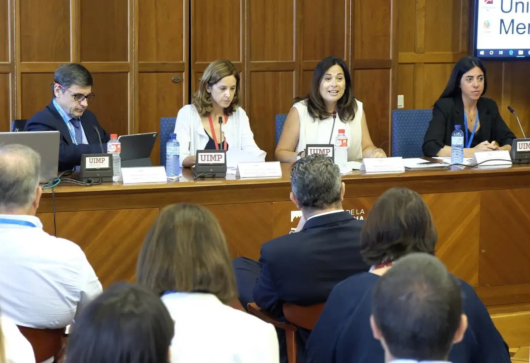 La concejala de Turismo, Miriam D&iacute;az, interviene en un curso de la UIMP