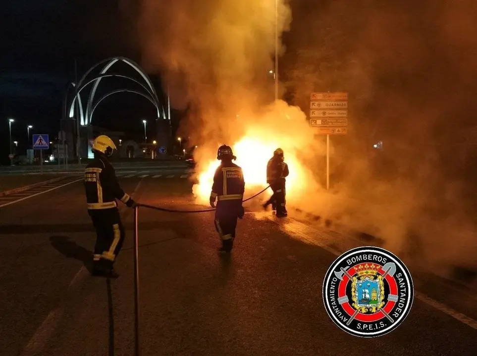 Extinci&oacute;n incendio veh&iacute;culo en Astillero 