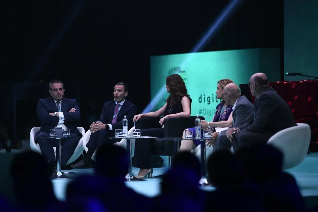 (I-D) El consejero delegado de El Corte Ingl&eacute;s, V&iacute;ctor del Pozo;  el presidente y CEO Espa&ntilde;a de Ericsson, Jos&eacute; Antonio L&oacute;pez; la directora deneral de DigitalES, Alicia Richart,; la presidenta Espa&ntilde;a, Portugal, Grecia e Israel de IBM, Marta Mart&iacute;nez; el pr