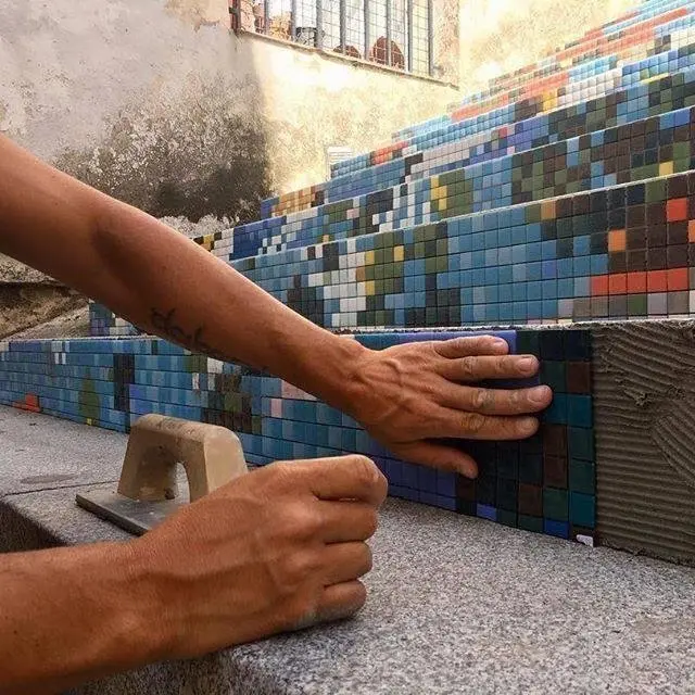 Creaci&oacute;n del mosaico en la escalera de la calle San Ant&oacute;n enmarcado en 'Desvelarte'