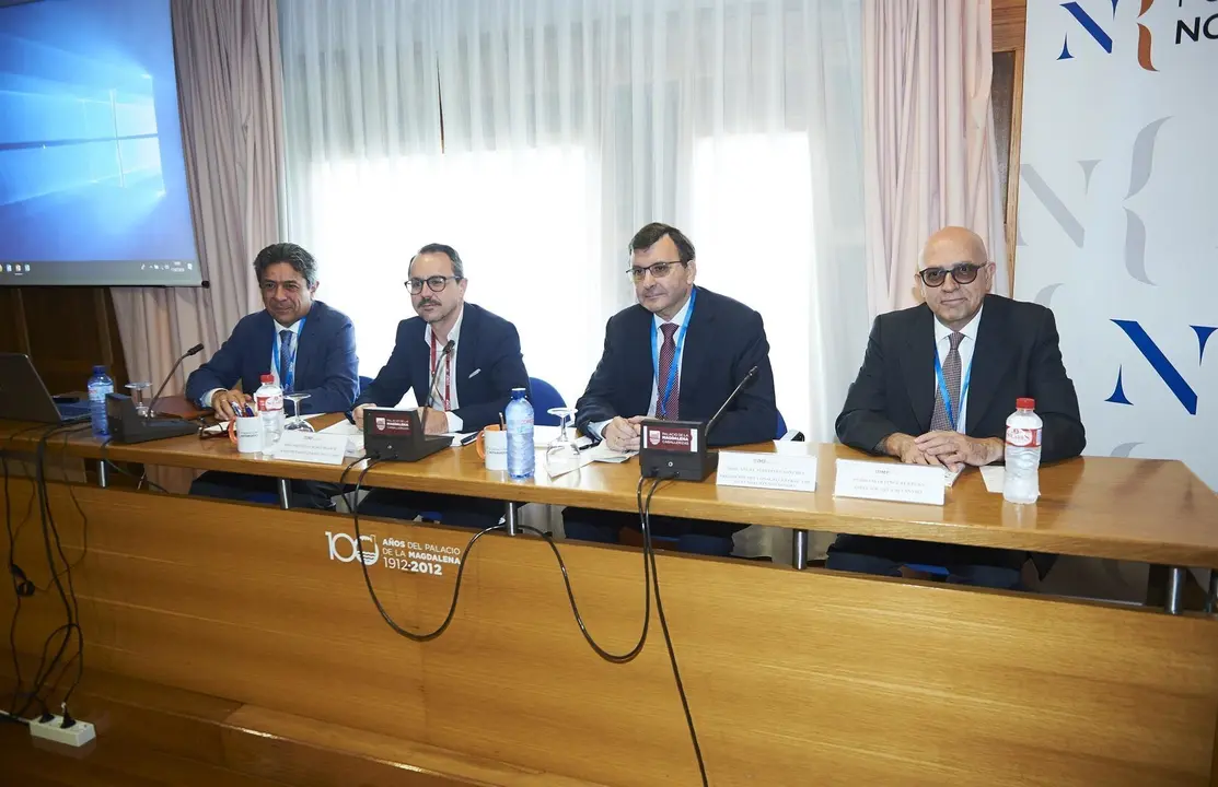 Pedro Garrido, director General de los Registros y del Notariado (Ministerio de Justicia); Jos&eacute; &Aacute;ngel Mart&iacute;nez, presidente del Consejo General del Notariado; Jos&eacute; Manuel S&aacute;nchez, vicesecretario de la UIMP, y Pedro Mart&iacute;nez, director del curso de la UIMP