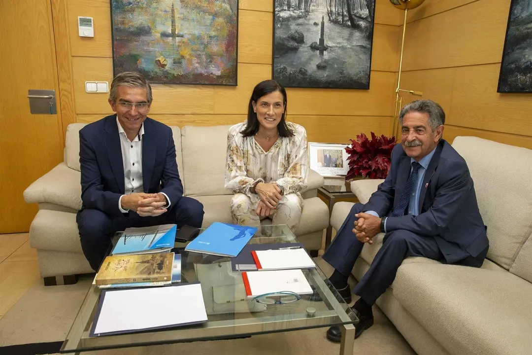 El presidente de Cantabria, Miguel &Aacute;ngel Revilla, se re&uacute;ne con la alcaldesa de Santander, Gema Igual, que ha acudido al encuentro acompa&ntilde;ada del concejal de Fomento, C&eacute;sar D&iacute;az