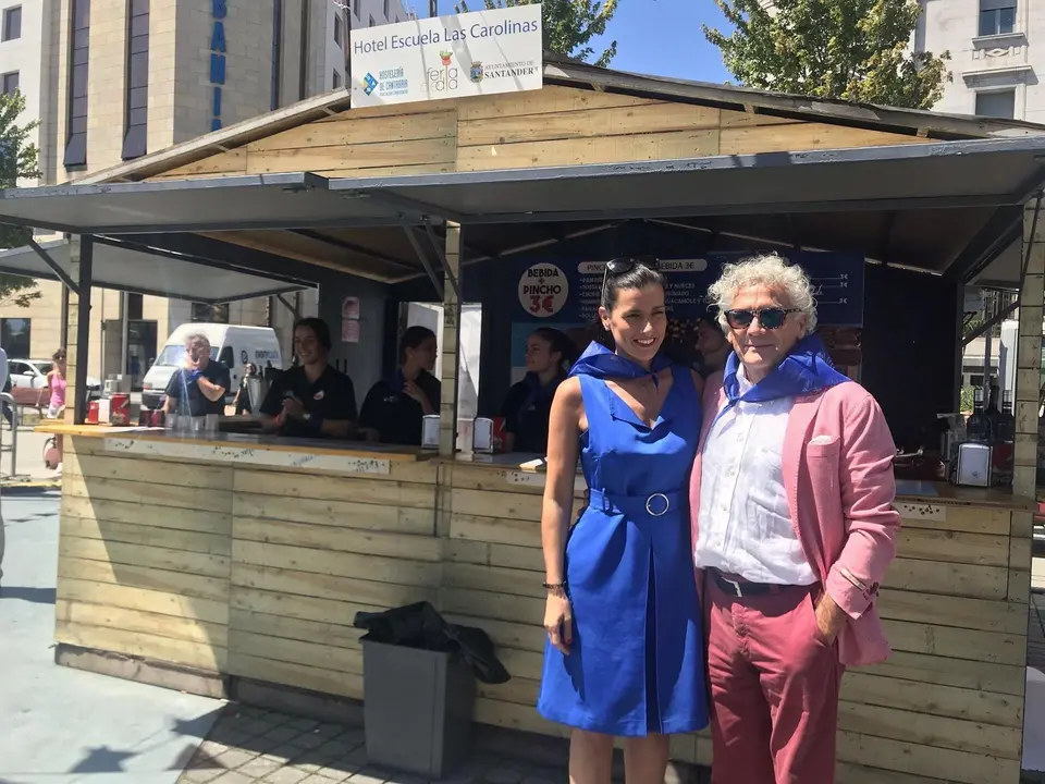La alcaldesa de Santander, Gema Igual, y el presidente de los hosteleros, &Aacute;ngel Cuevas, inauguran las casetas de la Feria de D&iacute;a en la plaza Alfonso XIII