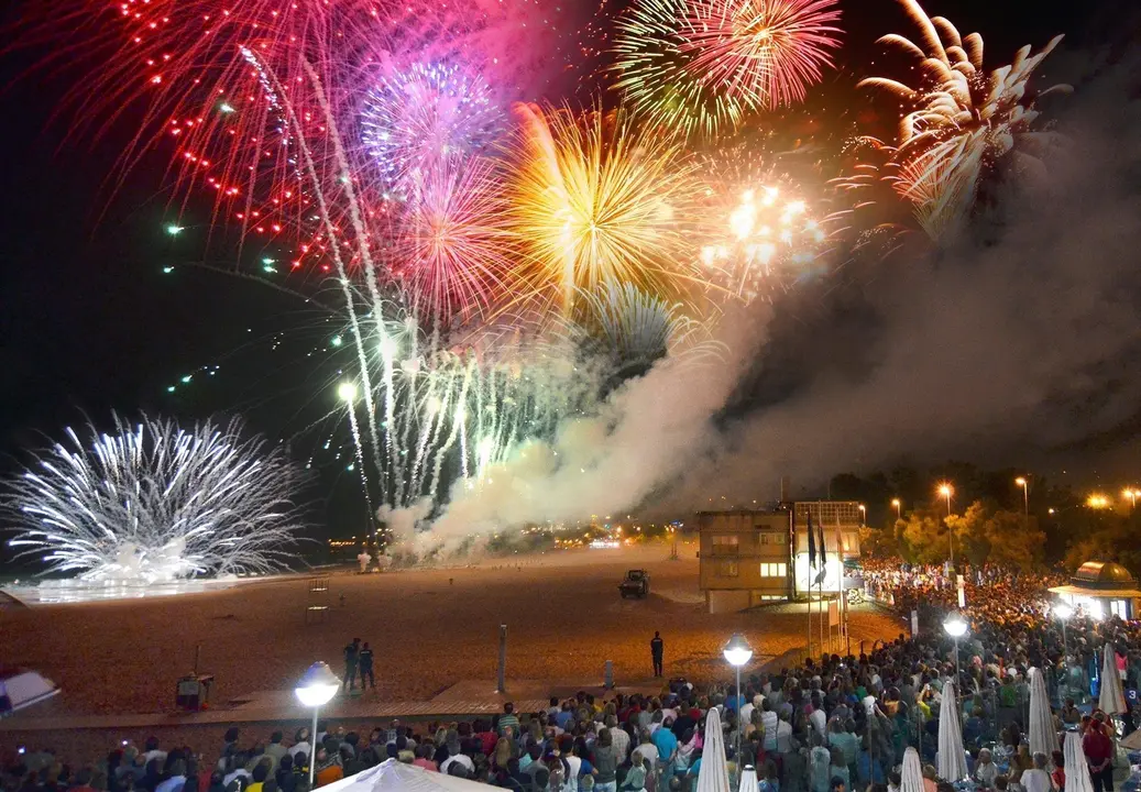 Previa Y Foto De Archivo Para Fuegos Mi&eacute;rcoles Semana Grande 2019