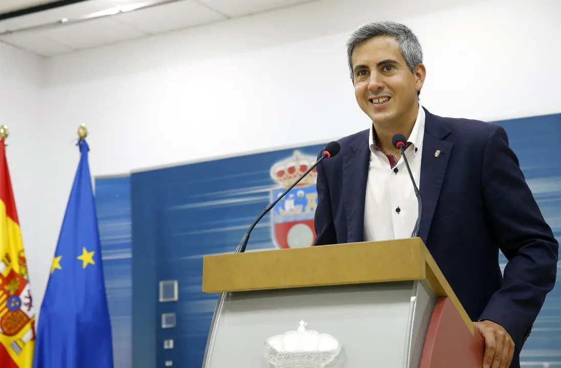 El vicepresidente de Cantabria y portavoz del Gobierno, Pablo Zuloaga, informa en rueda de prensa de los acuerdos del Consejo de Gobierno