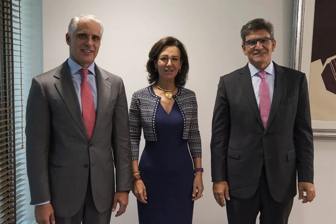 Ana Bot&iacute;n, Jos&eacute; Antonio &Aacute;lvarez y Andrea Orcel