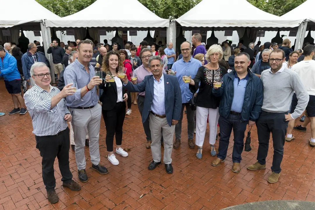 El presidente de Cantabria, Miguel &Aacute;ngel Revilla, en el D&iacute;a de la Sidra de Escalante