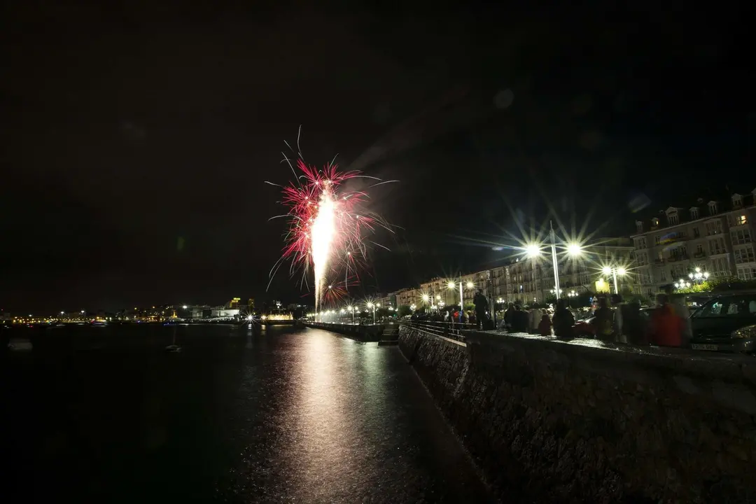 DAVID S. BUSTAMANTE 27/07/2019 SANTANDER/ CANTABRIA Fuegos artificiales en la Bah&iacute;a de Santander