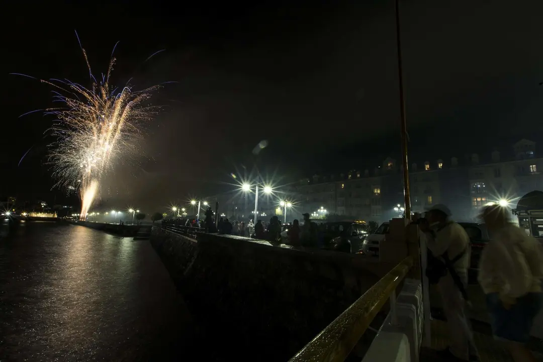 DAVID S. BUSTAMANTE 27/07/2019 SANTANDER/ CANTABRIA Fuegos artificiales en la Bah&iacute;a de Santander