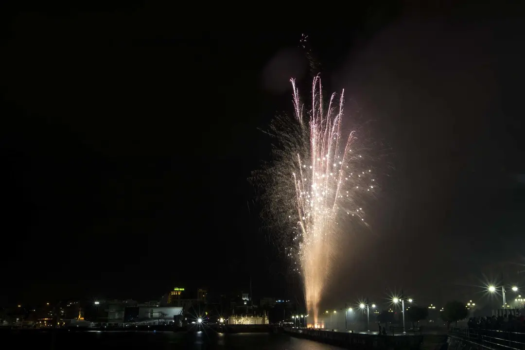 DAVID S. BUSTAMANTE 27/07/2019 SANTANDER/ CANTABRIA Fuegos artificiales en la Bah&iacute;a de Santander