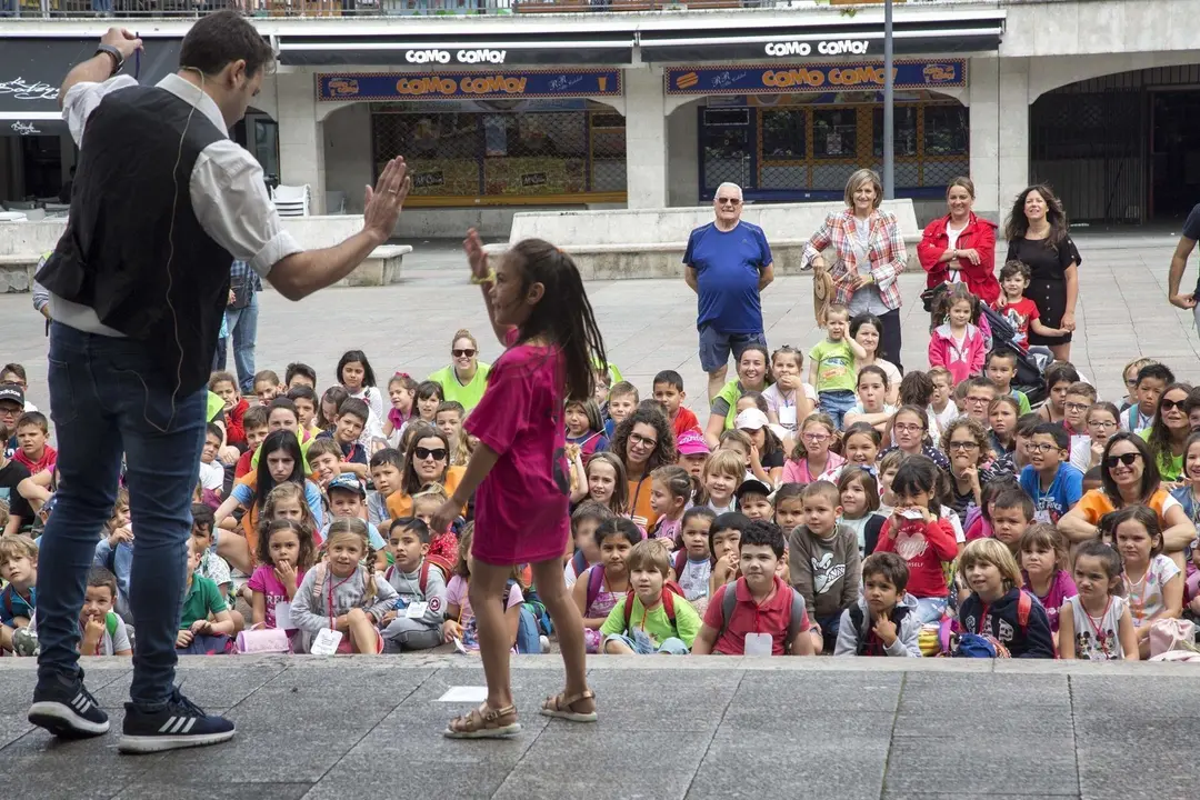Actividad de magia en Camargo