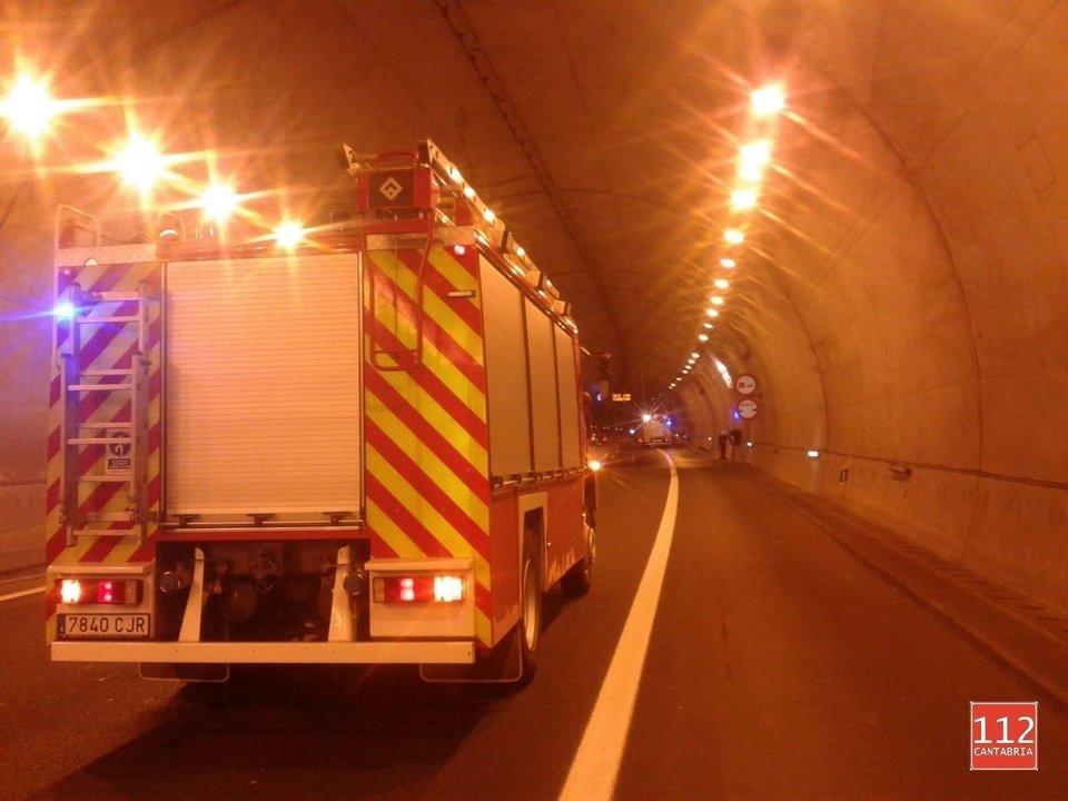 Los bomberos en el túnel de Somaconcha