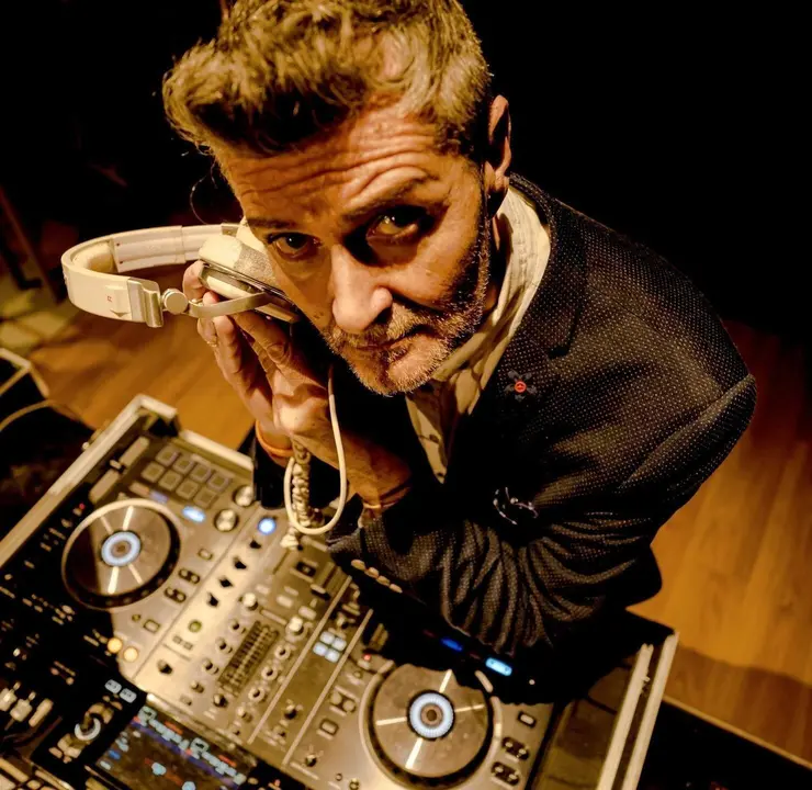 Fernandisco pinchar&aacute; en el restaurante El Muello del Centro Bot&iacute;n