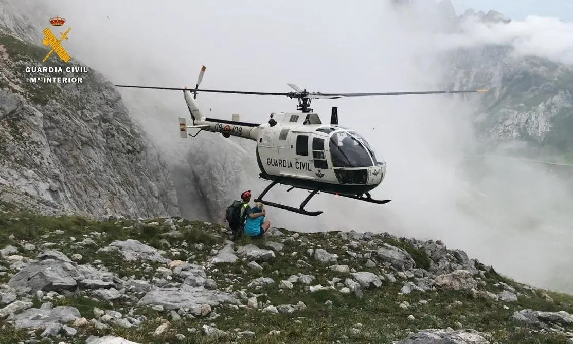 Nota De Prensa La Guardia Civil Rescata A Dos Monta&ntilde;eros Enriscados En Picos De Europa