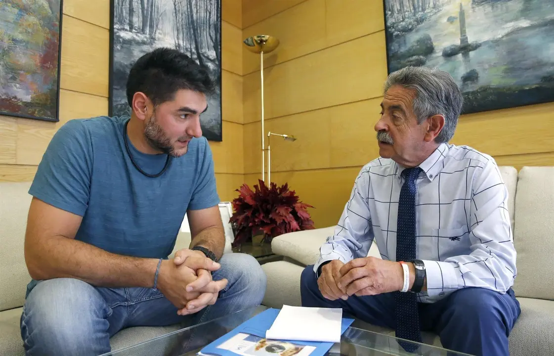 11:30.- Gobierno De Cantabria. El Presidente De Cantabria, Miguel &Aacute;ngel Revilla, Recibe A Alcalde De Valle De Villaverde, Javier P&eacute;rez.  1 Ago 19