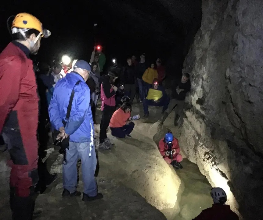 Pr&aacute;ctica de fotograf&iacute;a subterr&aacute;nea en la cueva de Cullalvera