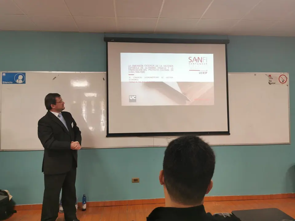 Jos&eacute; Antonio Guti&eacute;rrez Sebares Imparte Una Ponencia