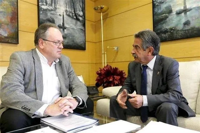 Eduardo Ortiz con el presidente Revilla en una foto de archivo