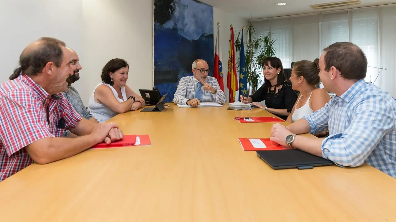 Consejero de Sanidad se re&uacute;ne con representantes de CCOO