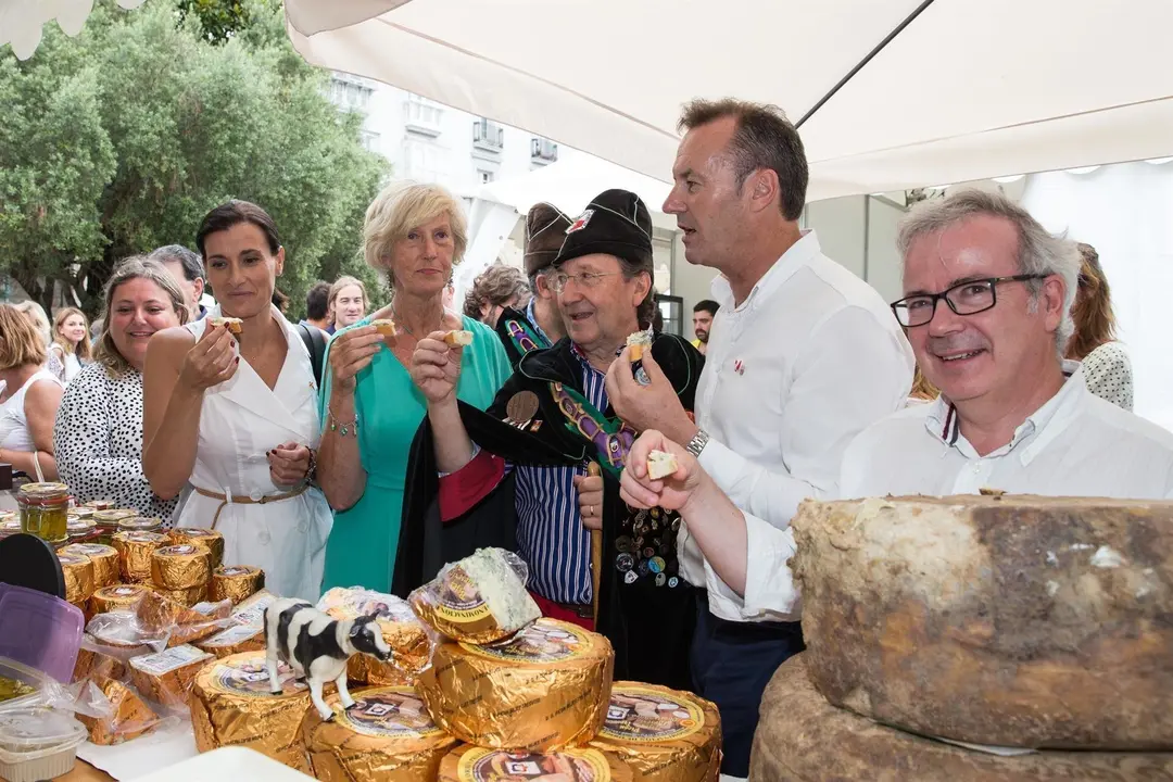 Inauguraci&oacute;n de la II Feria del Queso de Cantabria