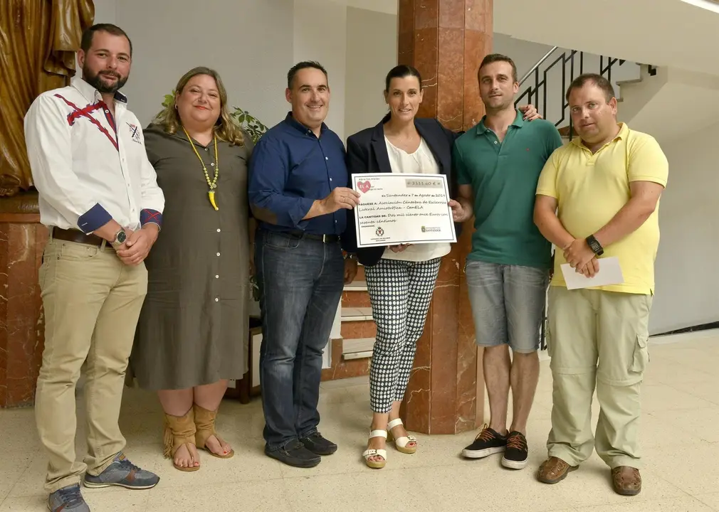 Entrega de la recaudaci&oacute;n solidaria por la fiesta del Corpus