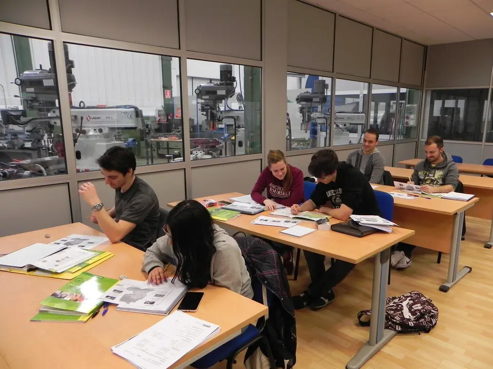 Aula. Estudiantes. J&oacute;venes. FP. Clase. Insituto. IES. Formaci&oacute;n. Alumnos.