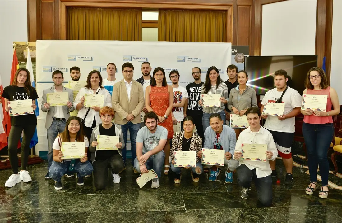 Entrega de diplomas de OndaSantander y el proyecto ECO