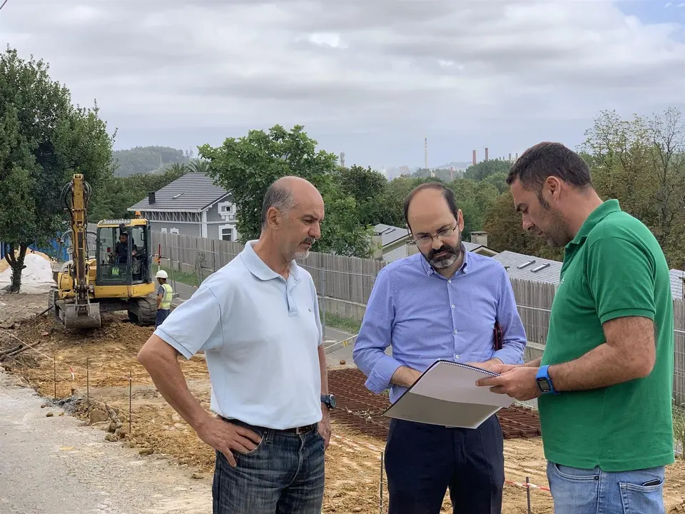 Urraca visita las obras de una zona de estancia y recreo en Torres