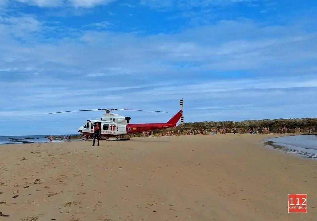 Helic&oacute;ptero 112 en playa de Amio