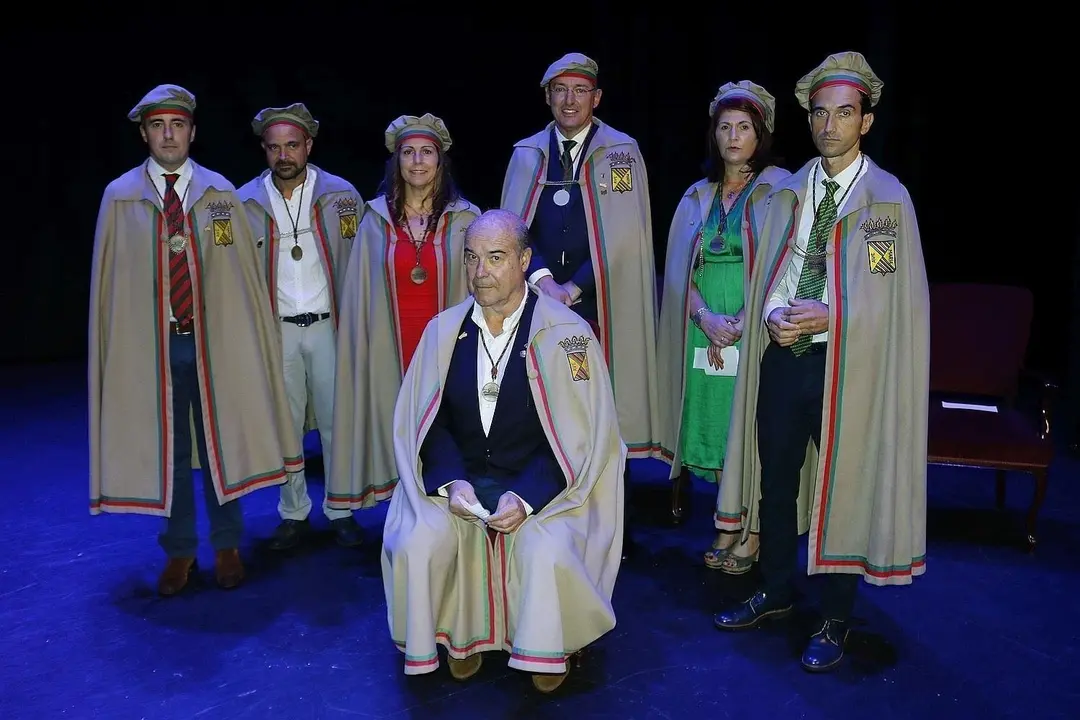 Antonio Resines, cofrade de honor de la Cofrad&iacute;a del Hojaldre de Torrelavega